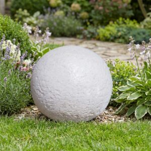 Image principale de boule de décoration pour jardin en pierre blanche, référence 212065