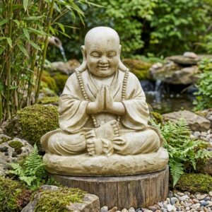 Moine tibétain statue 53 cm assis ton patiné principale, illustration réaliste dans un jardin, référence 215948