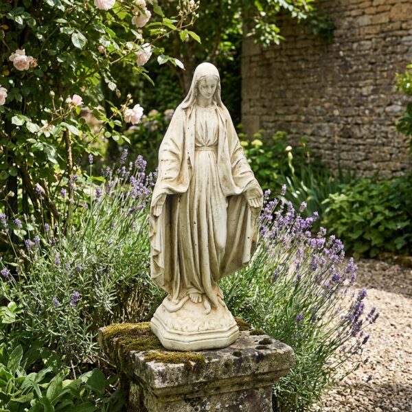 Statue Vierge Miraculeuse en ton vieilli dans un jardin, vue principale, référence VP2010ARJ